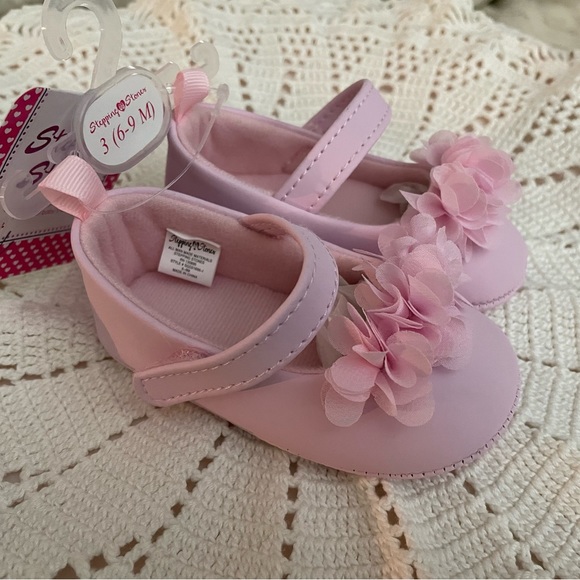 Lovely Baby Girl Shoes Pink with Floral Details, size 6-9 months - Picture 2 of 5
